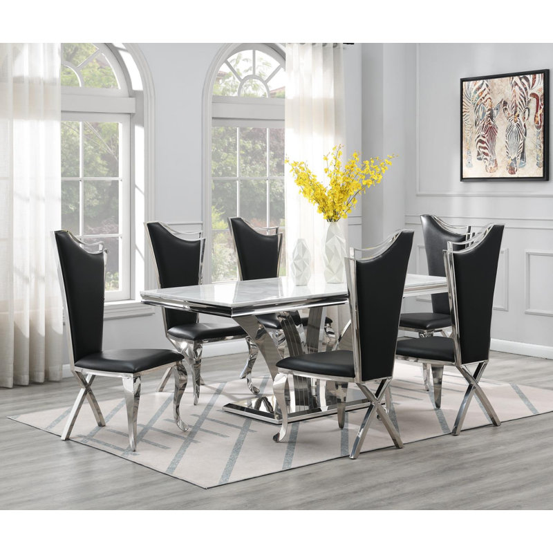 Chaise noire Pu