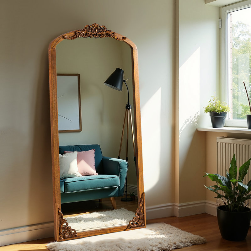 Miroir rétro avec cadre sculpté, Noyer, 69 po x 30 po