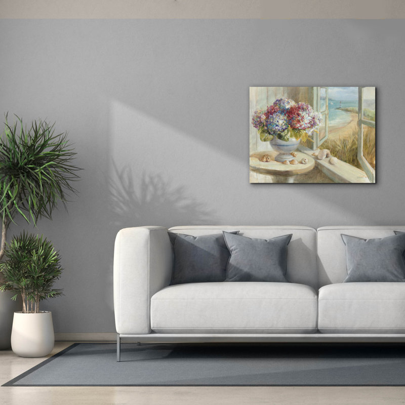 «Coastal Hydrangea» par Danhui Nai, art mural sur toile, H 26 po x l 34 po