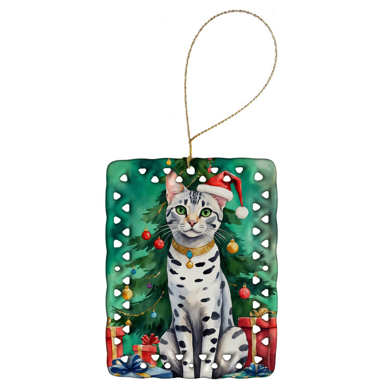Ornement en porcelaine égyptienne au pied du sapin de Noël, Chat mau égyptien