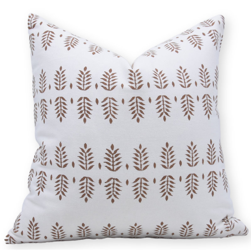 Coussin à motif floral en coton imprimé à la main avec motif décoratif Fab Fabine - Darpan, H 20 po x l 14 po