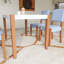 Ensemble de table de salle à manger gris 5 pièces pour salle à manger, table de style faux marbre de 46 po et 4 chaises rembourrées avec pieds en bois d'hévéa massif, siège rembourré, dossier incurvé-603973444
