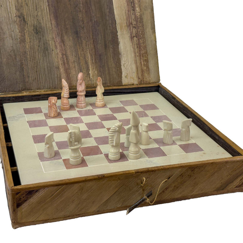 Jeu d'échecs blanc fait à la main