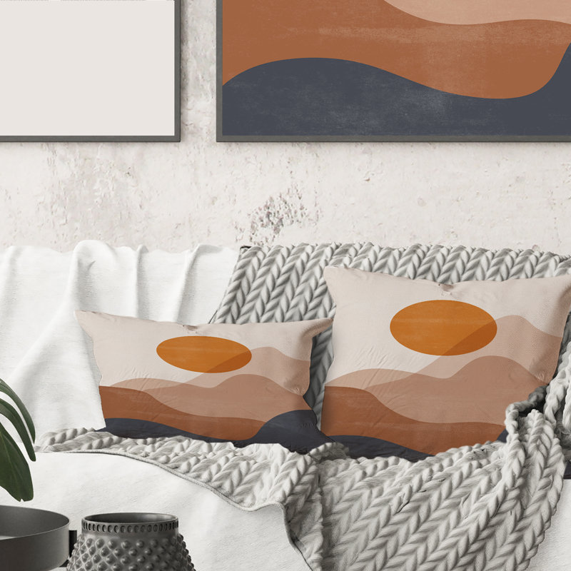Abstrait lune rouge dans les montagnes aux tons de terre II - Coussin décoratif imprimé moderne, 18" x 18"