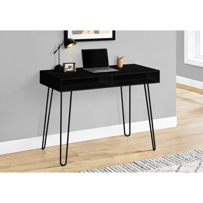 Bureau d'ordinateur 40 po (101,6 cm) en stratifié noir, idéal pour le télétravail, avec rangement et pieds en métal stables. Style contemporain.