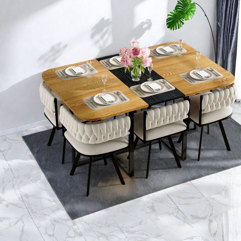 Ensemble de table de salle à manger élégant et moderne avec chaises en velours, idéal pour les espaces compacts