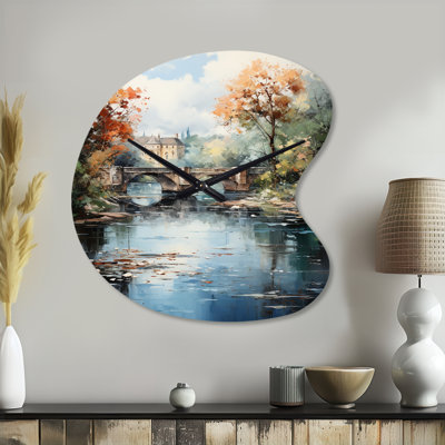 «Beige Bridge Impressionist Waterscape An - Bridges», horloge murale asymétrique en métal