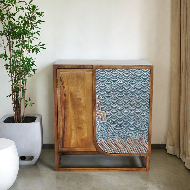 Armoire console en bois de camphre massif
