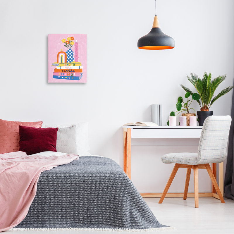 «Enjoy Little Things Bookstack», art mural sur toile par Lisa Barlow, H 20 po x l 16 po