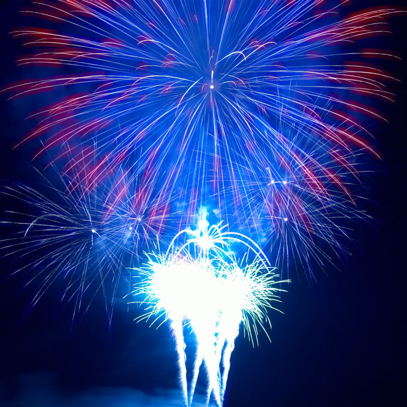 Feux d'artifice colorés - photographie sur toile tendue, H 30 po x l 30 po