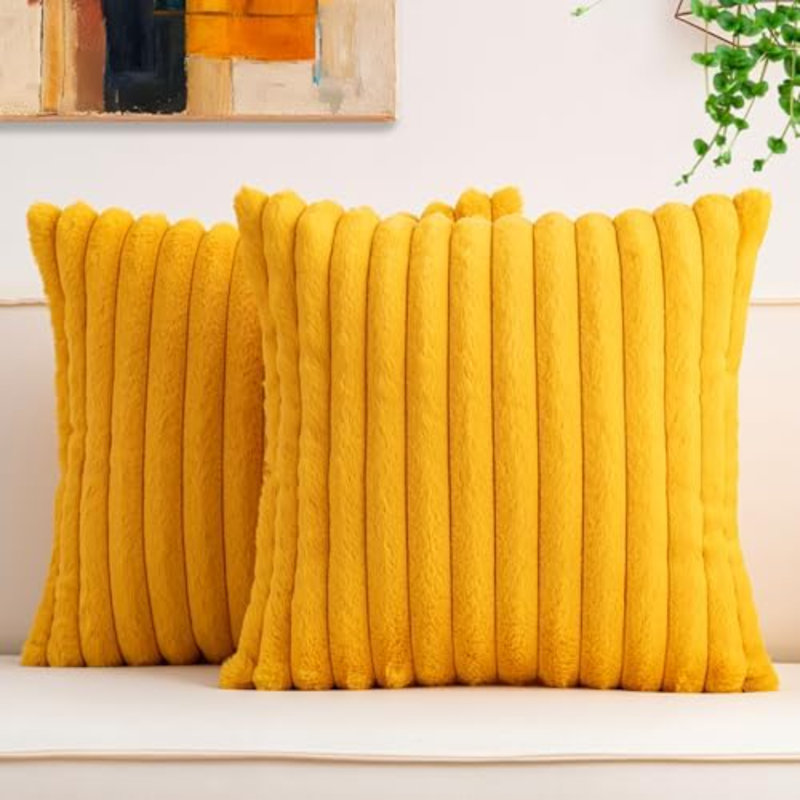 Ensemble de 2 housses de coussin en fausse fourrure de Noël 24 x 24 po, jaune