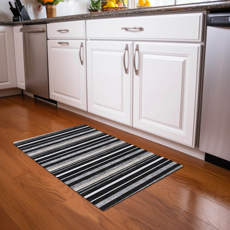 Tapis noir Prisco lavable à la machine de qualité supérieure, Rectangle 1 pi 8 po x 2 pi 6 po