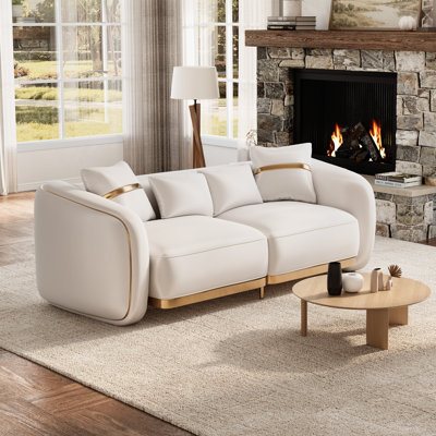 Canapé incurvé moderne avec assise profonde et accents dorés