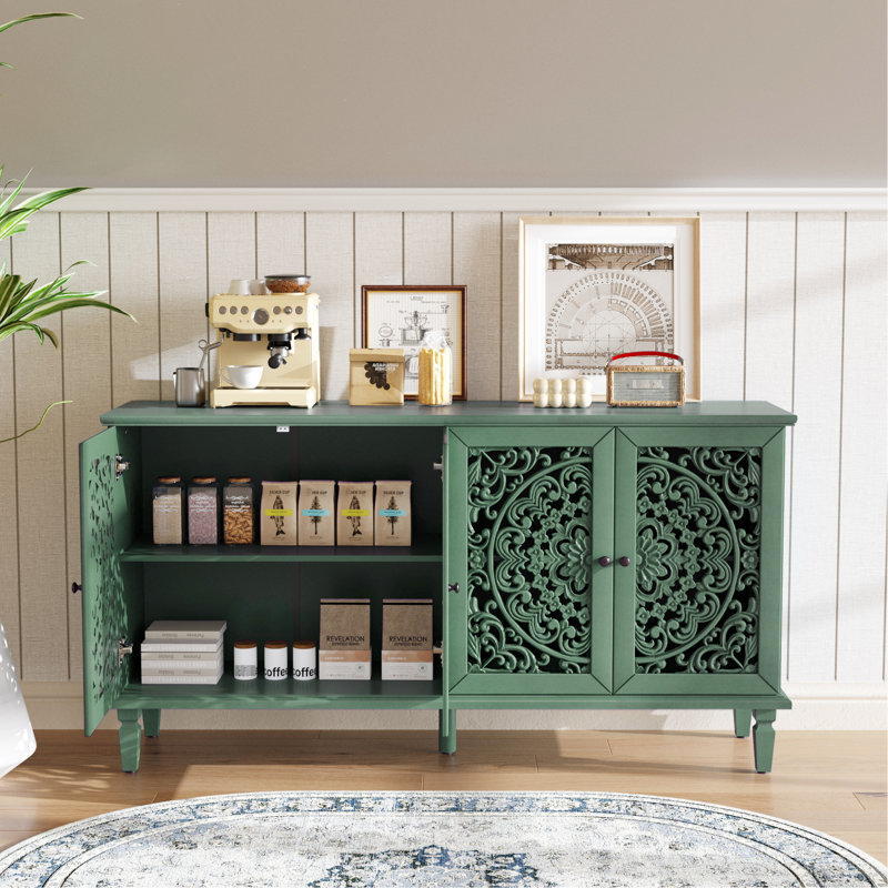 Buffet ancien de 152 cm (60 po) avec sculptures florales ajourées, pieds en bois massif et rangement polyvalent pour un style rustique. Options d'aménagement complexes pour les espaces salon et salle à manger.