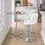Ensemble de table de bar moderne 3 pièces avec tabourets pivotants, plateau en verre trempé, hauteur réglable, capacité de 300 lb et base de protection du sol pour la cuisine ou le salon.