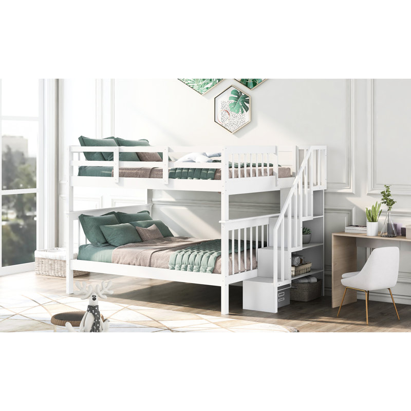 Lit superposé blanc avec escalier pour chambre à coucher, garde-corps et garde-corps, structure de haute qualité, escalier fonctionnel, lit avec lit blanc et rail divisibles, pieds en pin massif, accès sécuritaire, compartiments, sans sommier à ressorts