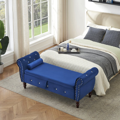 Le banc repose-pieds 63,38 po multifonctionnel en velours avec rangement et pieds en bois massif avec boucle en cristal et 1 coussin