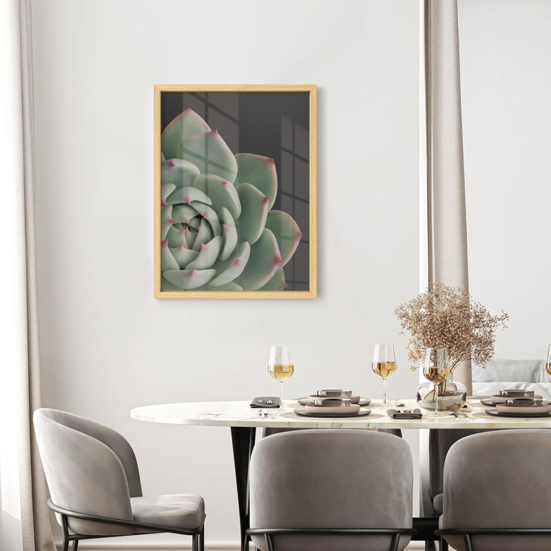 Gros plan sur des feuilles vertes luxuriantes et des pointes roses subtiles, Naturel, H 10 po x l 8 po