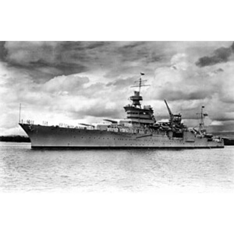 USS Indianapolis (CA-35) Grand, H 10 po x l 30 po x P 5 po