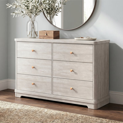 Commode traditionnelle Burkhart à 6 tiroirs, largeur de 117 cm, avec base sculptée