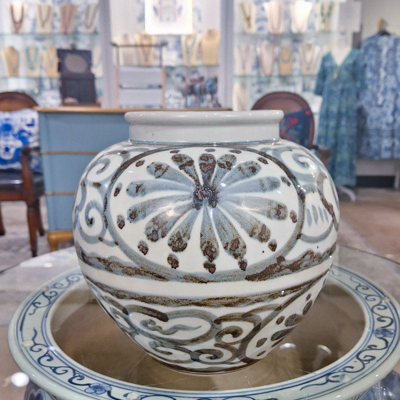 Porcelain Vase Old World