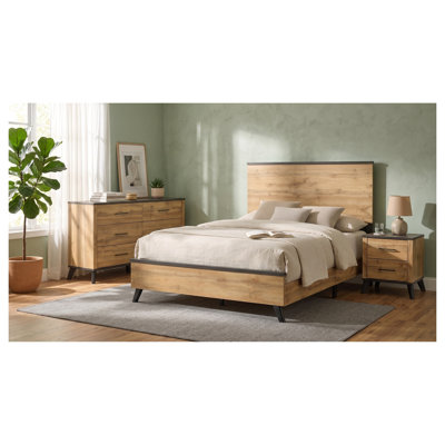 Ensemble de chambre à coucher Elmwood Queen 3 pièces comprenant un lit à panneaux, une commode et une table de chevet, en brun vieilli et pin naturel.