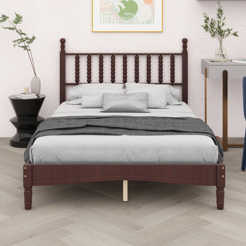 Lit plateforme en bois d'inspiration rétro avec tête de lit en forme de gourde et support en lattes de bois, Lit double
