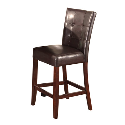 Ensemble de tabourets charmants à hauteur de comptoir pour un repas élégant