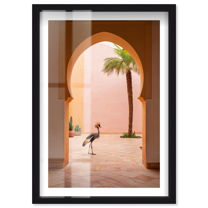 «Crowned Grace Shadowbox Print Coastal Art Prints» par Notoriart, cadre noir, 37 x 55, H 55 po x l 37 po, Noir