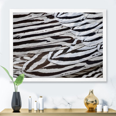«Silver Pheasant Feathers», peinture sur toile encadrée