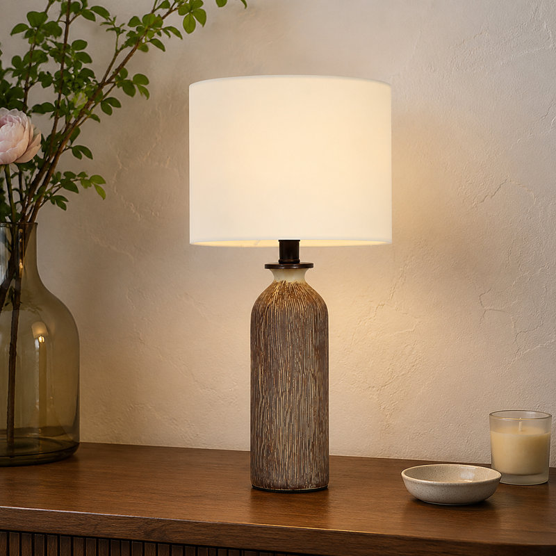 Lampe de table cylindrique à une lumière avec abat-jour en lin et céramique effet bois