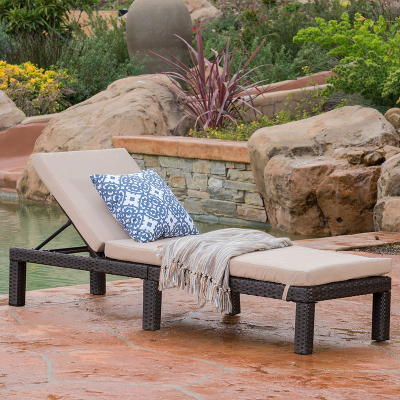 FAUTEUIL PUERTA KD CHAISE, CADRE BRUN FONCÉ AVEC COUSSIN BEIGE