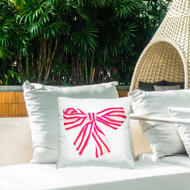 Coussin décoratif d'extérieur à imprimé de rayures roses par Amelia Noyes