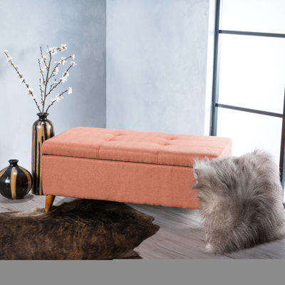 Meuble de rangement moderne pour jeux de société et télécommandes avec couvercle relevable : tissu et bois de bouleau, brun foncé, 96,5 x 49,5 x 39,5 cm, orange, assemblage requis. Banc à couvercle relevable : pour jeux et télécommandes, 49,5 x 40 x 93,5 cm.