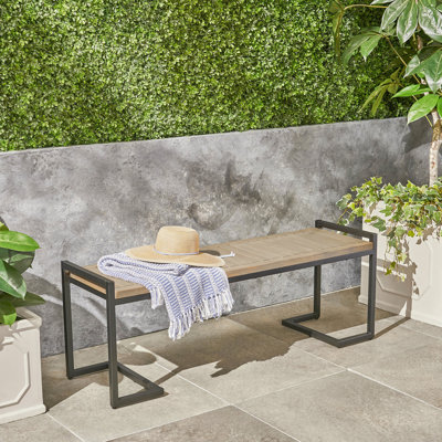 Banc de style industriel - Bois au fini gris, pattes en fer noir, 137 cm de largeur x 40 cm de profondeur x 50 cm de hauteur. Siège en métal gris et noir, idéal pour étudier. Dimensions : 48,5 cm de hauteur x 135 cm de largeur x 13 cm de profondeur. Fabrication artisanale.
