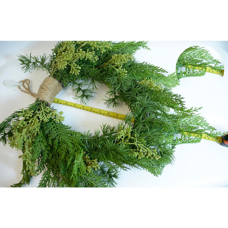 Couronne de cèdre artificiel - vert / brun - base en jute et brindille, décor de porte d'entrée
