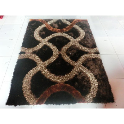 Tapis à poil long brun