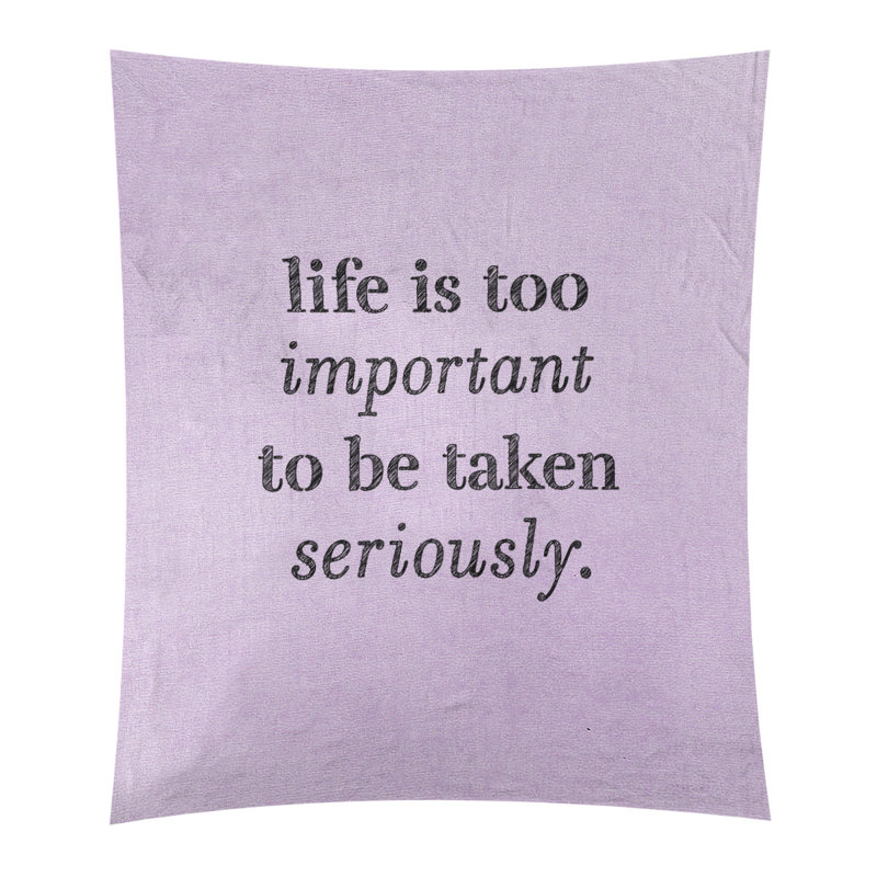 Tapisserie de levity et citation en polyester, H 80 po x l 68 po, Mauve / Noir