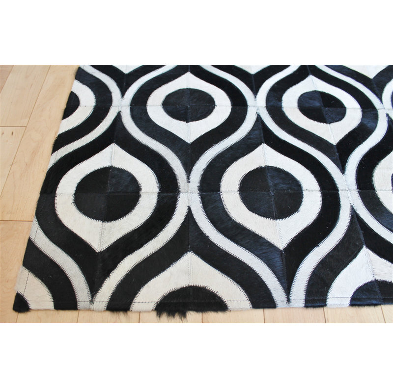 Area Cowhide Geometric Area Rug in Black/Cream, Rectangle 8' x 10'