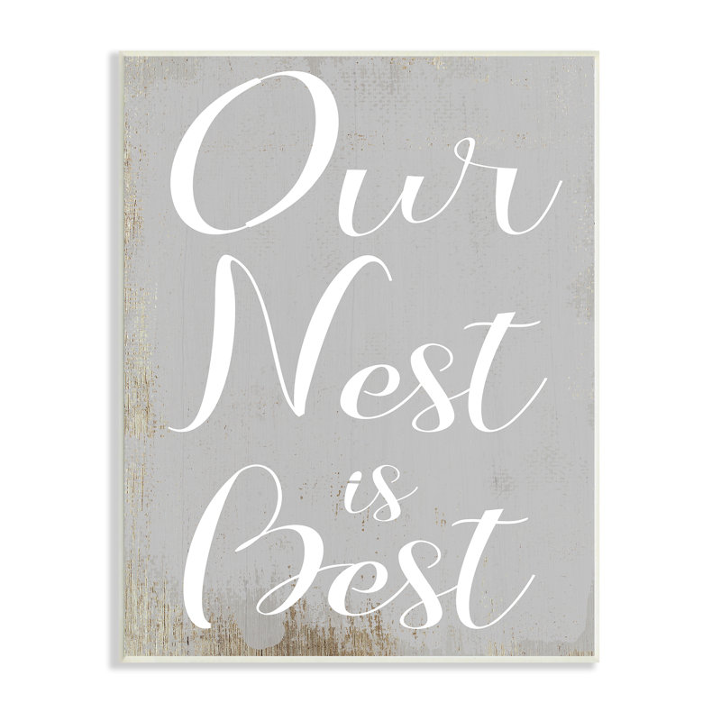 «Rustic Our Nest Is Best Expression Home Nursery» par Daphne Polselli - Art textuel, H 19 po x l 13 po, Plaque murale