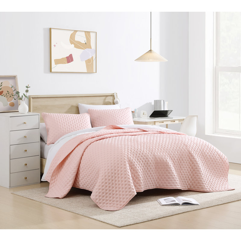Swift Home Ultra-Soft Floral 3-Piece MicrofiberQuilt Set - Debossed Quatrefoil Dimple - Cute, Feminine, Bubbly - All-Seasonal, Durable, Easy Care