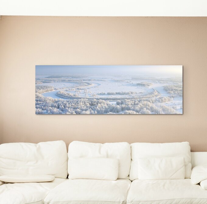 Gerahmtes Leinwandbild Verschneiter Winterwald mit blauem Himmel