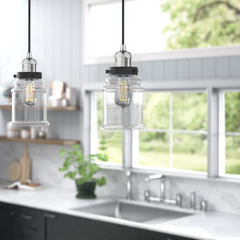 Luminaire suspendu en forme de cloche à 1 lumière Alexandira, Nickel poli et décorations noir mat, Transparent