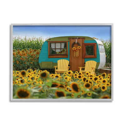 «Lovely Sunflower Field Camper» par Carrie Ann Grippo-Pike - Photographie à cadre flottant sur bois