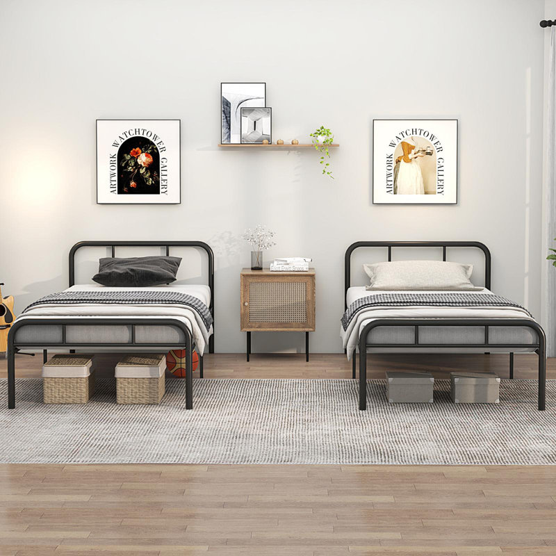 Lit plateforme Maneh en métal par Ebern Designs, Lit simple, Noir