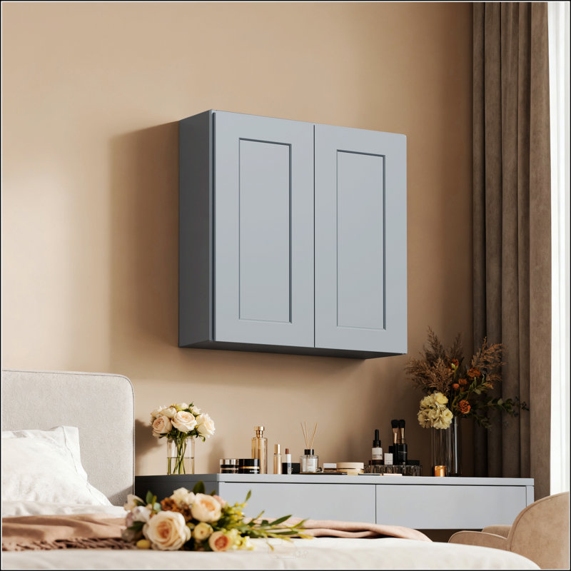 Armoire murale en bois massif gris Shaker avec portes à fermeture en douceur et tablettes réglables, parfaite pour la cuisine, la salle de bain, la buanderie et le garage