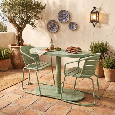 Ensemble bistro 3 pièces en fer avec table de patio et deux chaises à lattes en fer pour le jardin ou la cour