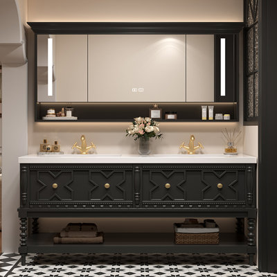 Armoire de salle de bain rétro de style français.