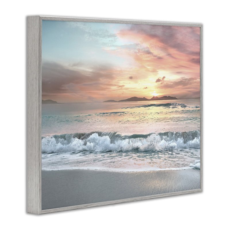 «Morning Sunrise Beach Landscape Distant Mountains Rolling Tide», estampe numérique encadrée de Mike Calascibetta