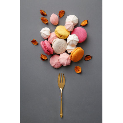Macarons And Meringues par - Photographie de toile tendue